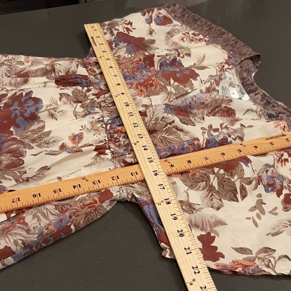 Ultra Pink Floral Top with Lace and Huge Pockets - Picture 8 of 10